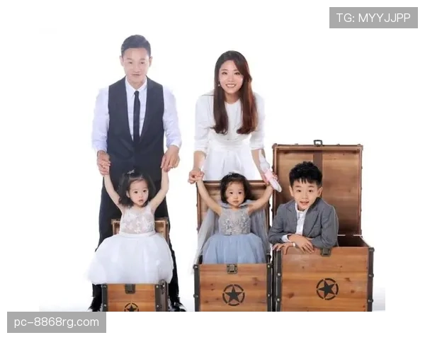 杨威家里沙发都得定制，隔壁都看不下去了这生活也太奢了吧！