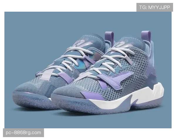 梁伟铿训练馆外的豪车比球鞋还抢眼，这日常是挂摆设吗？