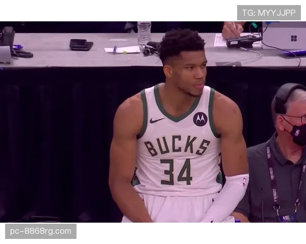 米德尔顿关键挡拆频频拉开防线 提升球队三分稳定性