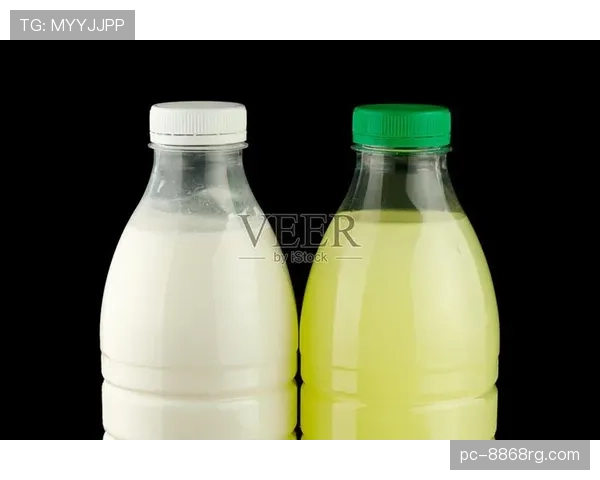 萨卡家的冰箱里居然塞满了蛋白粉，连瓶可乐都找不到