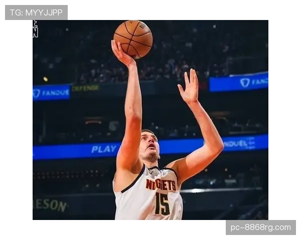 戴维斯低位单打主导内线，得分结构优于约基奇