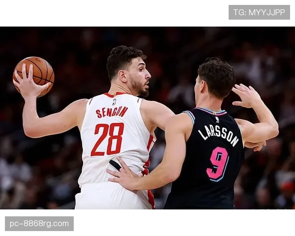 申京挡拆后制造错位提升篮下效率，主导球队内线攻防节奏