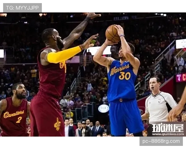 特雷杨持球挡拆拉开空间与库里效率来源不同