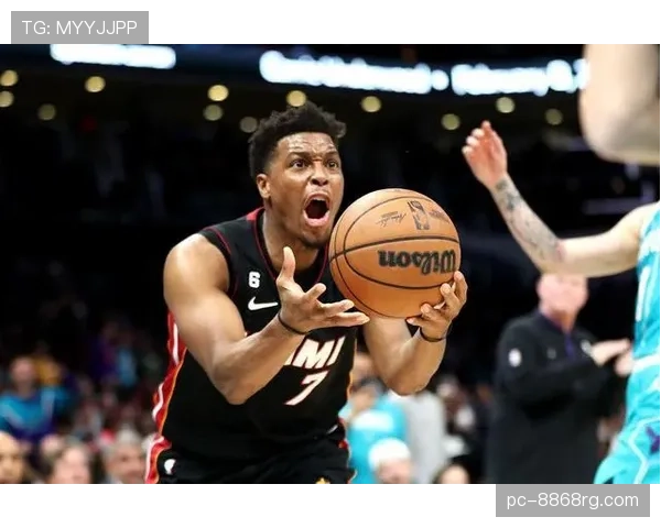 洛瑞无球跑动制造空位，改变热火进攻节奏