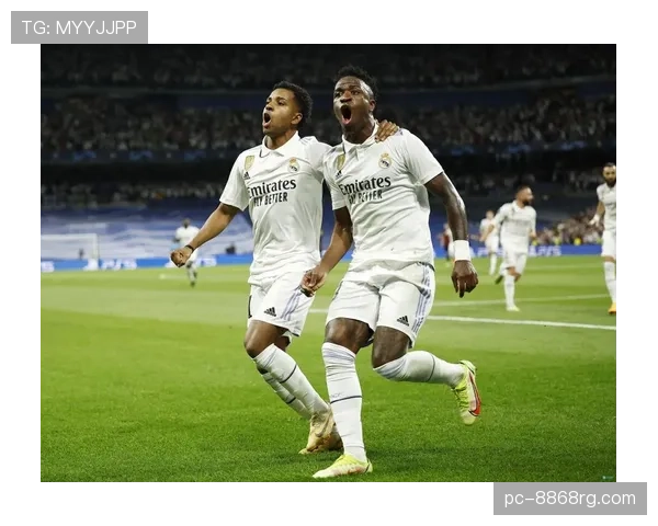 维尼修斯与萨拉赫能力对比：边锋终结效率谁更稳定