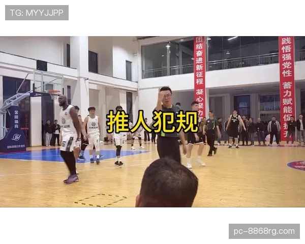 篮球规则详解:阻挡和带球撞人的区别判定标准 篮球规则详解:阻挡和带球撞人的区别判定标准